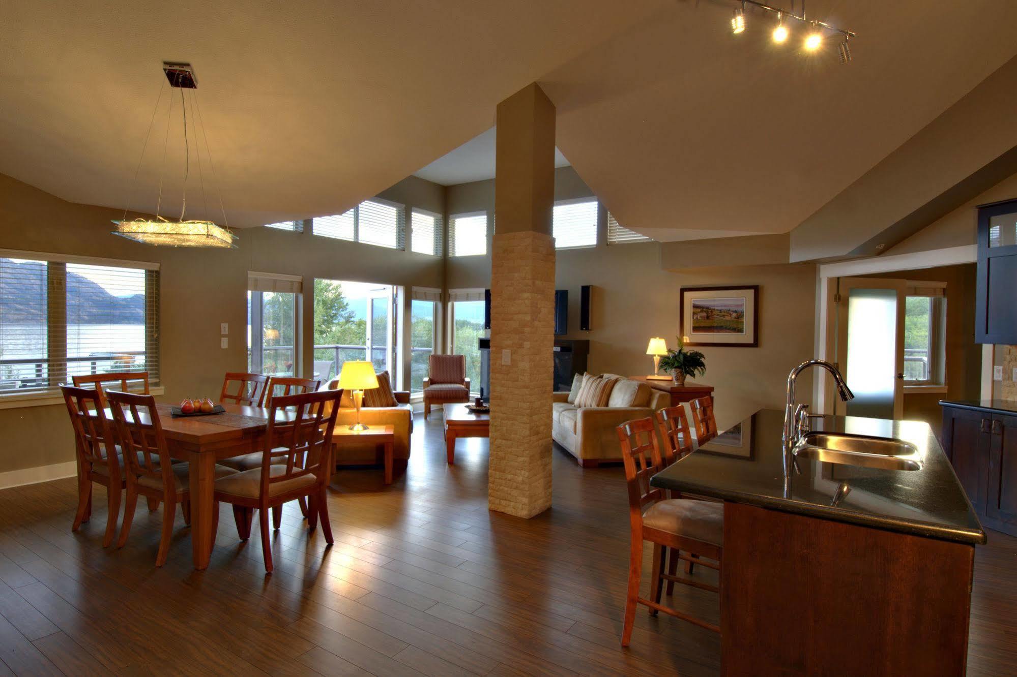 The Cove Lakeside Resort كيلونا الغربية المظهر الخارجي الصورة