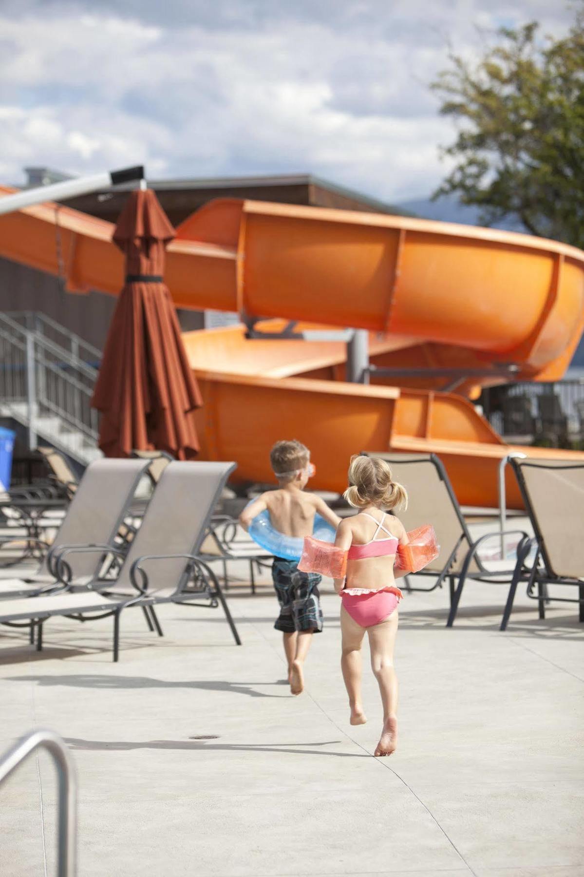The Cove Lakeside Resort كيلونا الغربية المظهر الخارجي الصورة